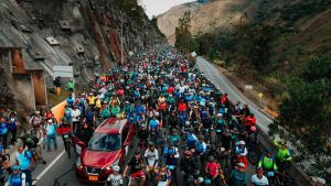 Miles de ciclistas participaron en la travesía Bogotá–Villavicencio 2026.